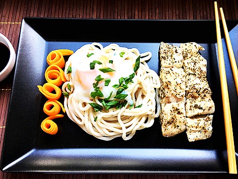 Dorsz z makaronem udon Dorsz z makaronem udon