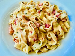Tagliatelle al Salmone07.jpg