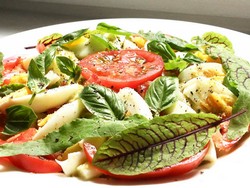 salatka_ze_szparag _z_jajem_awokado_i_pomidorami_04.jpg
